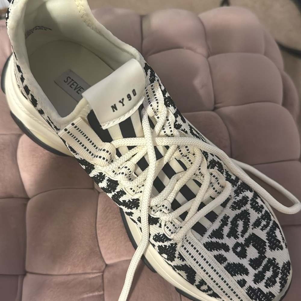 Steve Madden Women’s tennis shoes